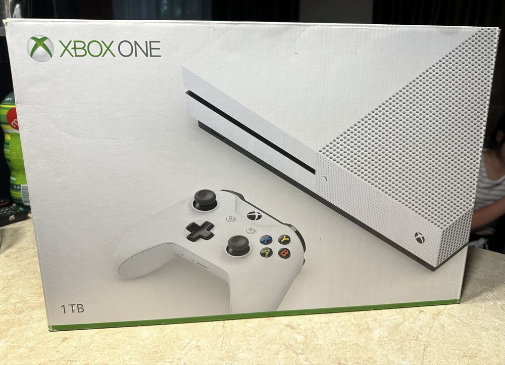 Продам Xbox ONE S 1 TВ