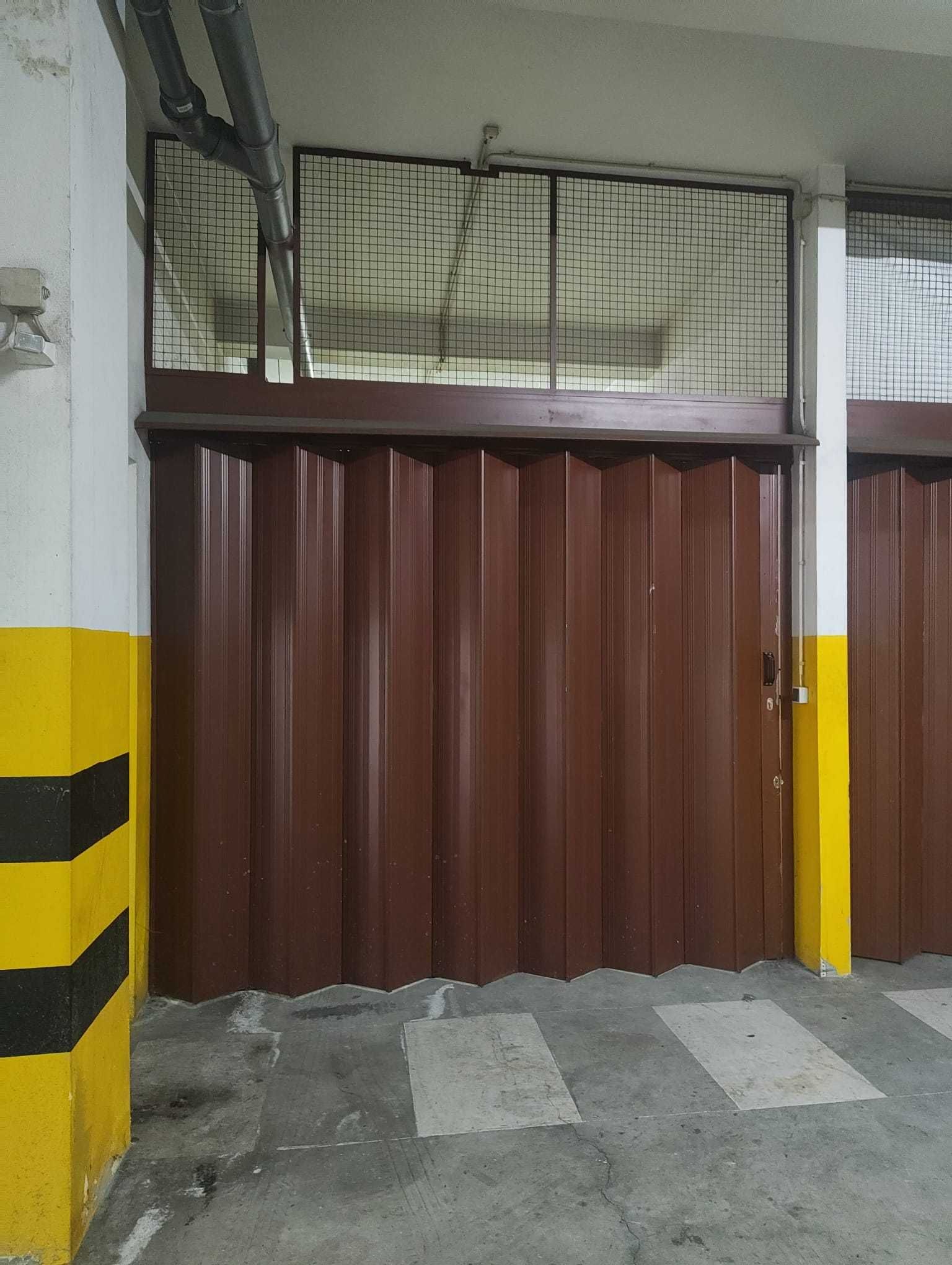 Garagem Fechada (box) – 35 m² – Próximo do Hospital S. João