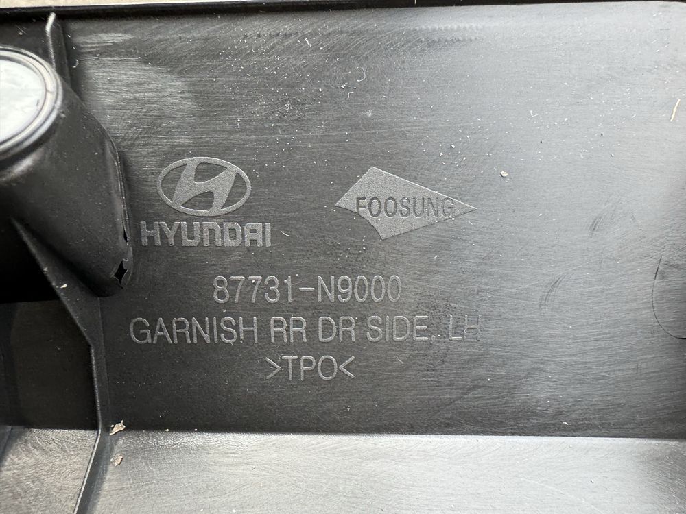 Накладка на задні ліві двері Hyundai Tucson NX4!