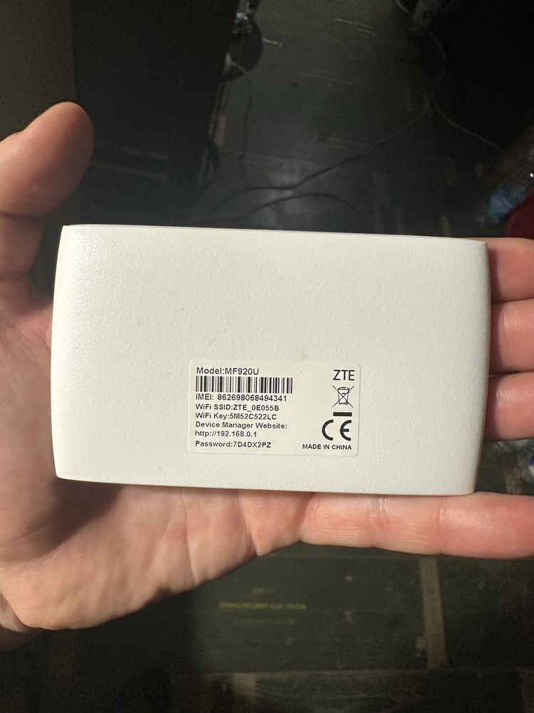 ZTE MF920U Мобільний роутер (роутер новий, має невеличку подряпину)