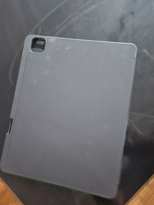 Capa preta p/ iPad Pro 12.9” –  nova