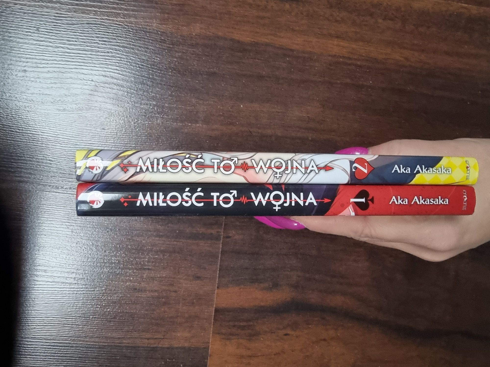 Komiksy jujutsu kaisen i miłość to wojna