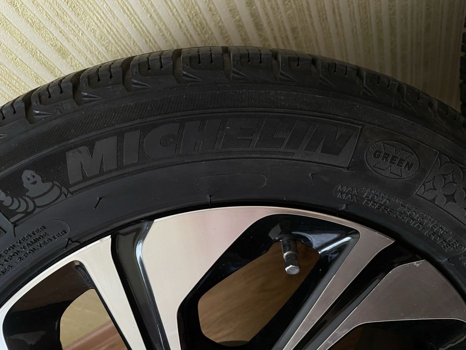 Зимові колеса 215/55/R16.
