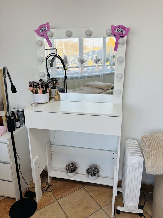 Toaletka z szuflada lustem z LED odbior osobisty