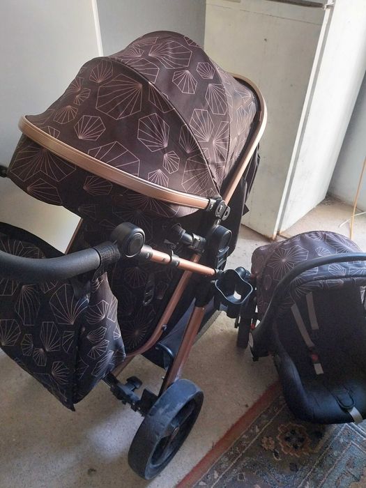 Vendo carrinho de bebe chipolino com tudo das fotos