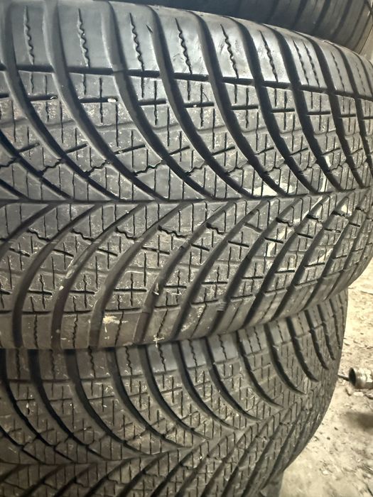 225/55/18 Goodyear Vector 2023 зимові мякі як нові