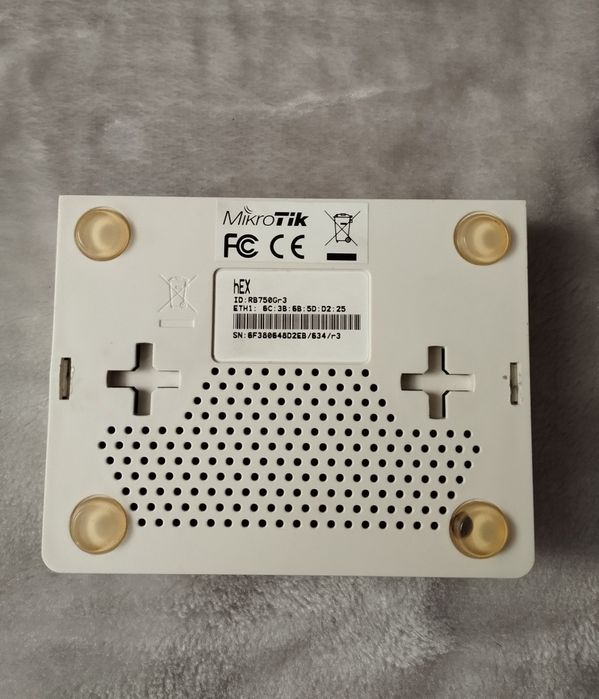 Router MikroTik RB750Gr3 USZKODZONY