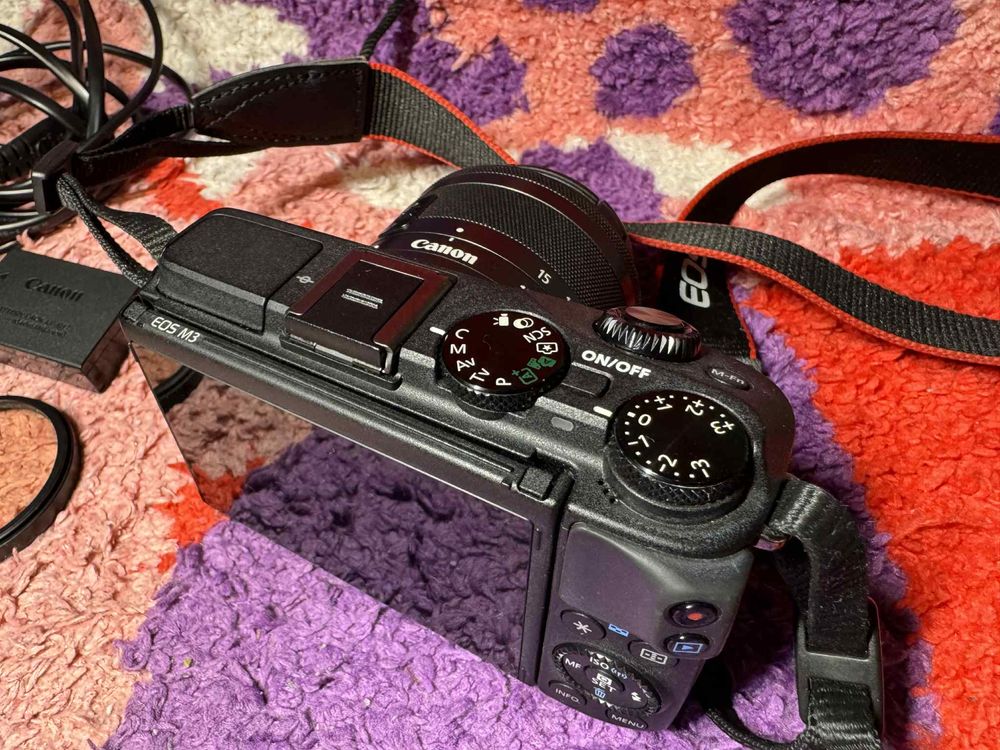 Aparat Canon Eos M3 + obiektyw 15-45 + adapter ef