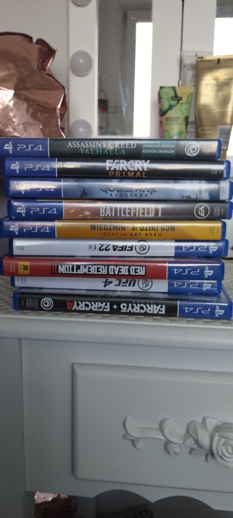 PlayStation 4 z dwoma padami i 10 gier