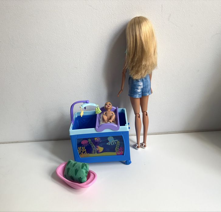 Barbie lalka niemowlak bobas kołyska artykulacja ruchoma przewijak