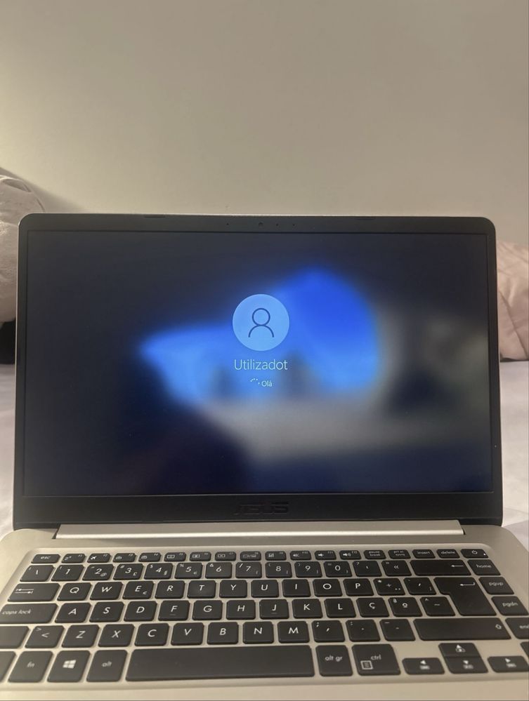 Portátil ASUS 15.6" com Disco 1TB - bateria danificada mas funcional