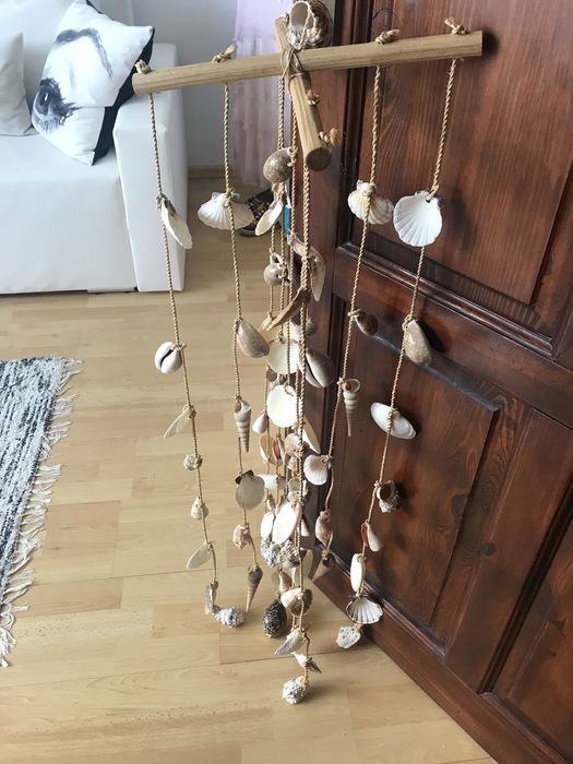 Ozdoba z muszli na  bambusie