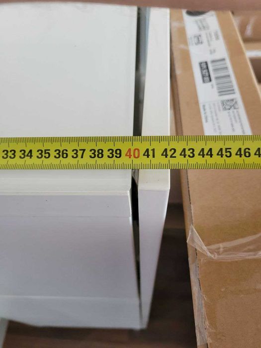 Aparador IKEA BESTÅ branco com tampo de vidro