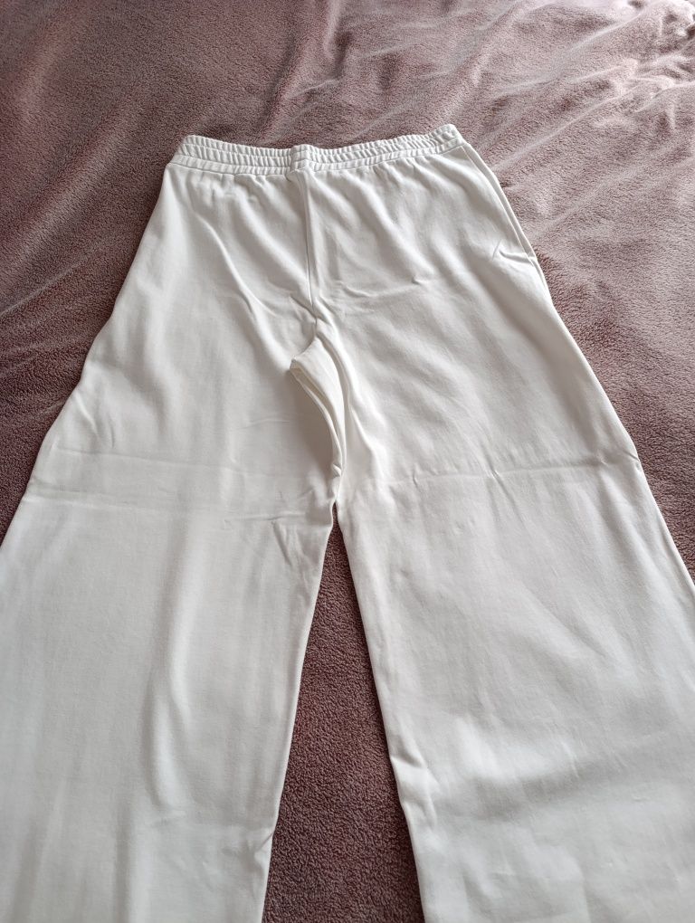Reserved rozmiar L/XL 40/42 białe spodnie dresowe szerokie