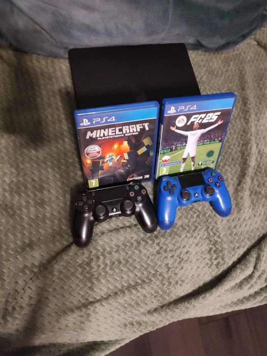 PS4 slim +2 pady + 2 gry