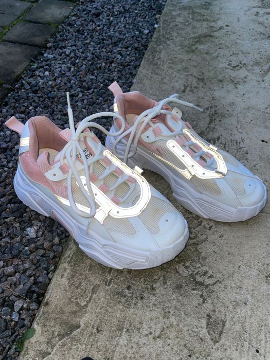 Кросівки літні, жіночі