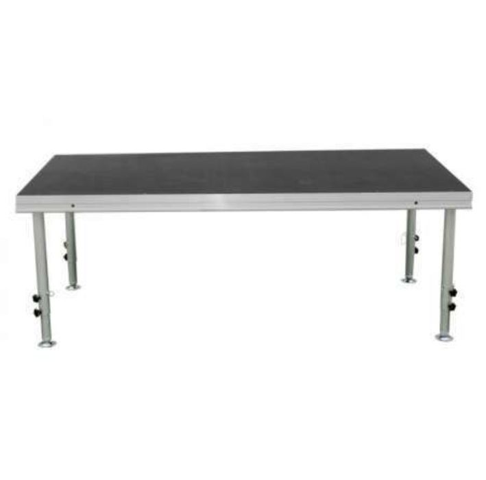 Módulos de Palco com Escada. 
Módulo de palco com 200 x 100 cm, regulá