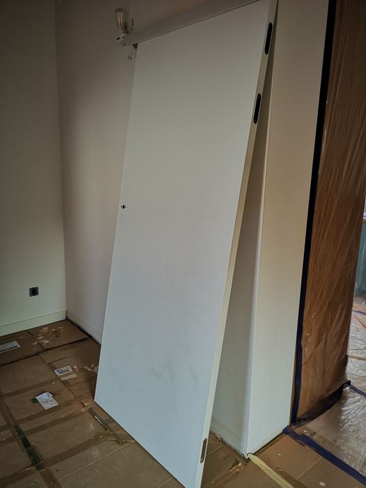 Ukryte drzwi skrzydło