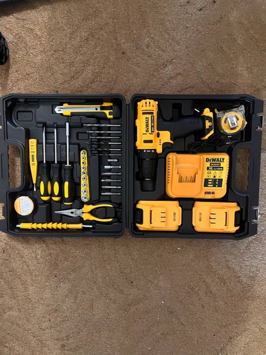 Акумуляторний шуруповерт DeWALT XR Li-Ion 24V з набором інструментів