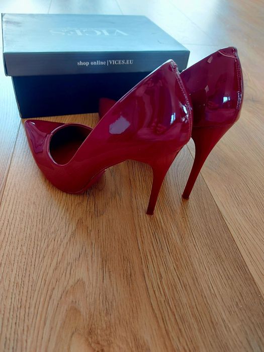 Piękne wysokie szpilki 38