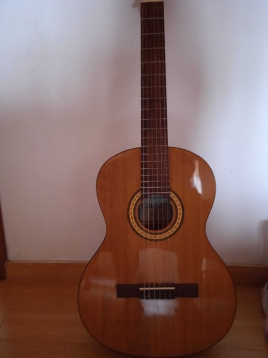 Vende se violão em bom estado