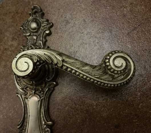 Klamki z szyldami przedwojenne z mosiądzu