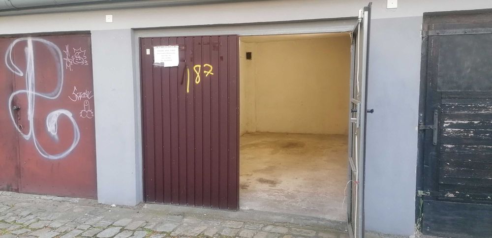 Sprzedam garaż/magazyn/warsztat 16m2,  okolice ul. Tęczowej.