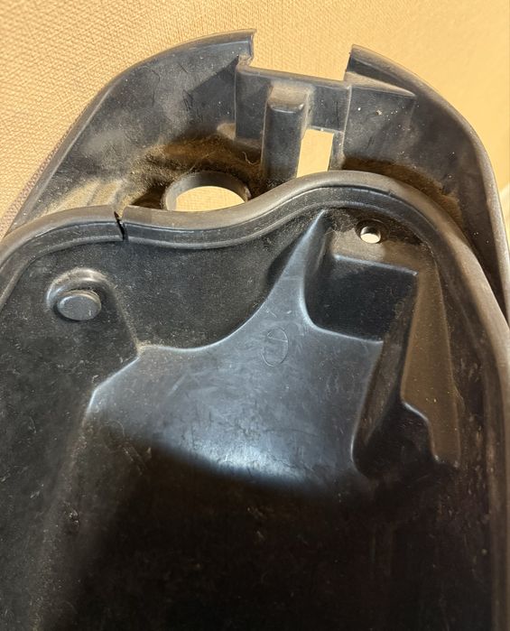 Бардачок під сидіння Suzuki Lets