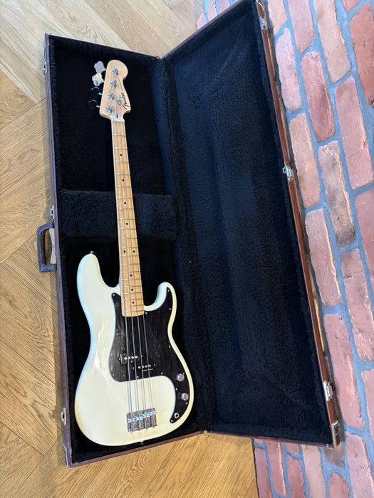 Fender Standard Precision Bass + seymour duncan spb-3 + case