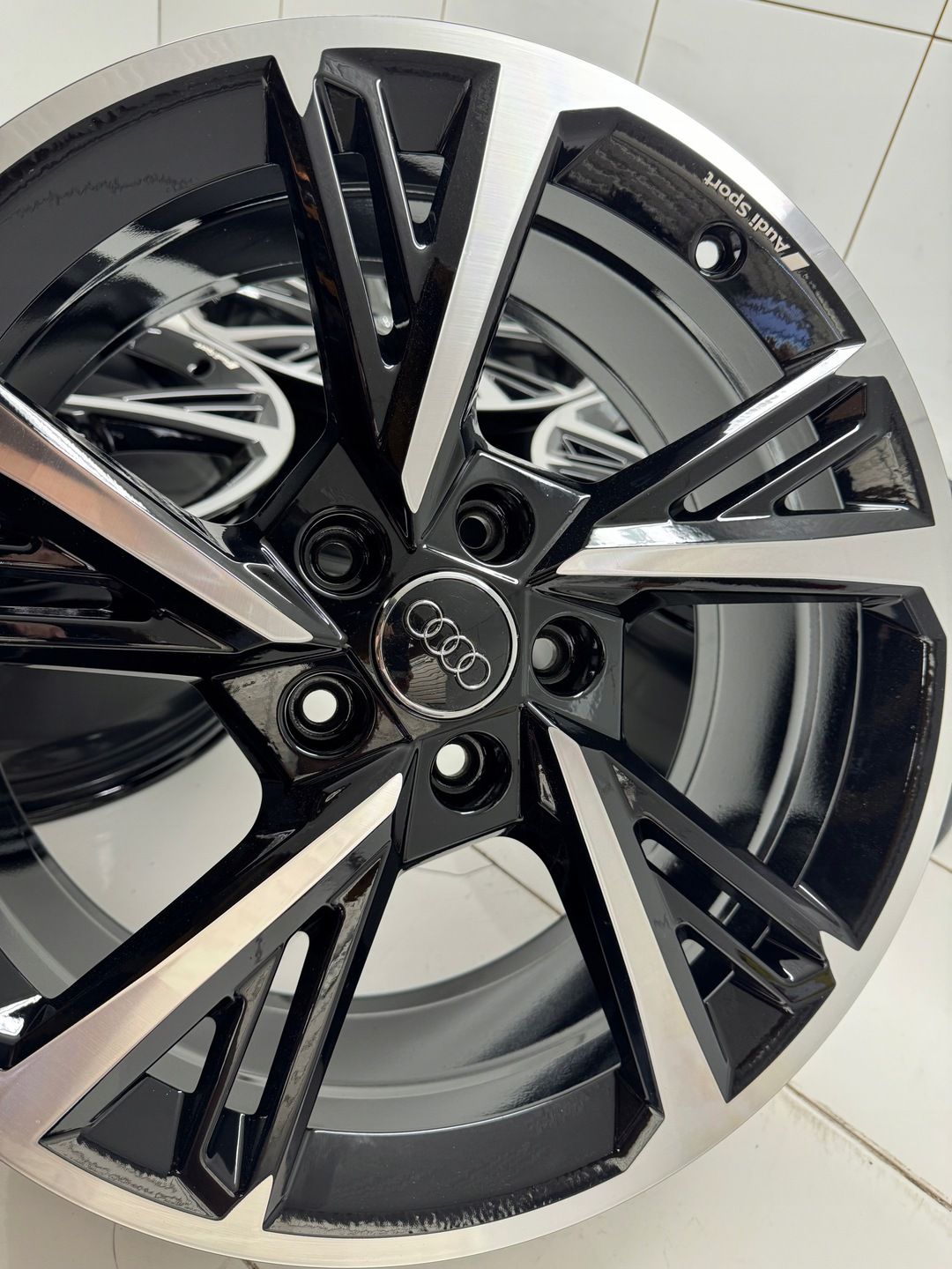 Felgi 18 Audi S3 RS3 A3 S3 8Y0 s-line 8.0" x 18" 5x112 ET 46