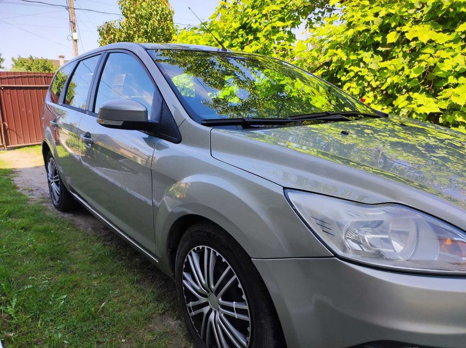 Форд фокус 2  рестайлін в хорошому стані.