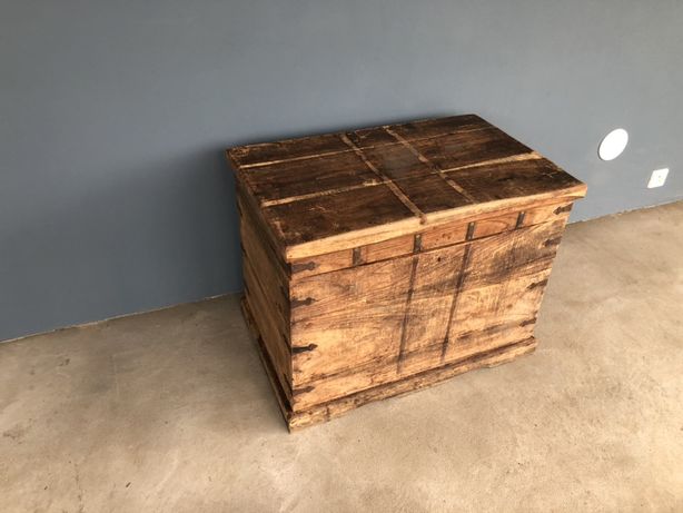 Piekny zabytkowy kufer/skrzynia-lite drewno