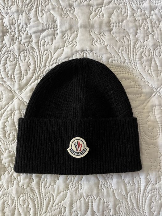 Gorro Moncler Preto Original – Novo e Premium