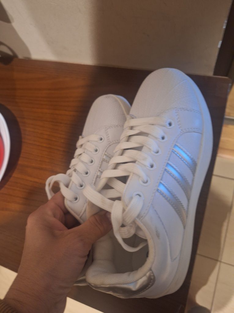 Damskie adidasy  r 38