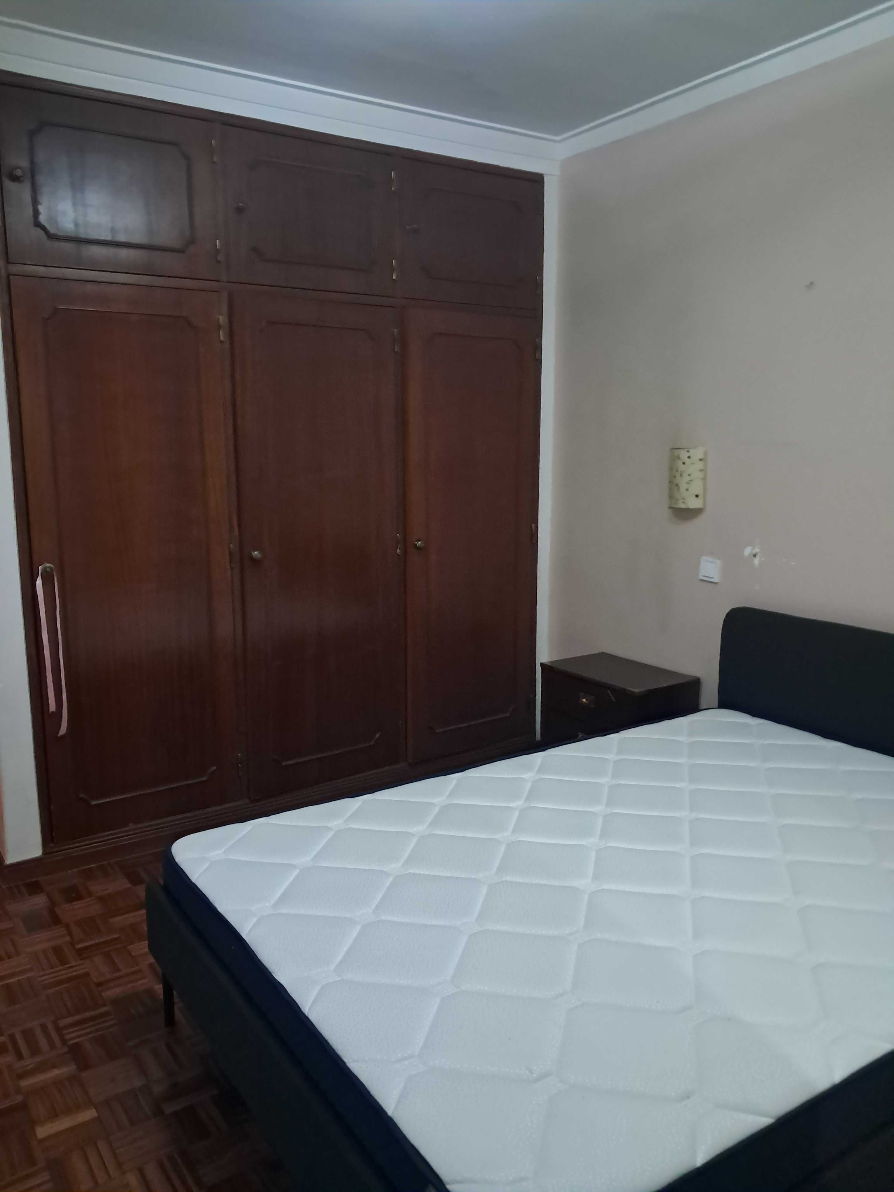 ARRENDA-SE QUARTO/SUITE EM AGUALVA-CACÉM