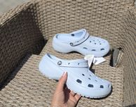 Жіночі зручні сабо crocs  classic platform  w9-39-25cm