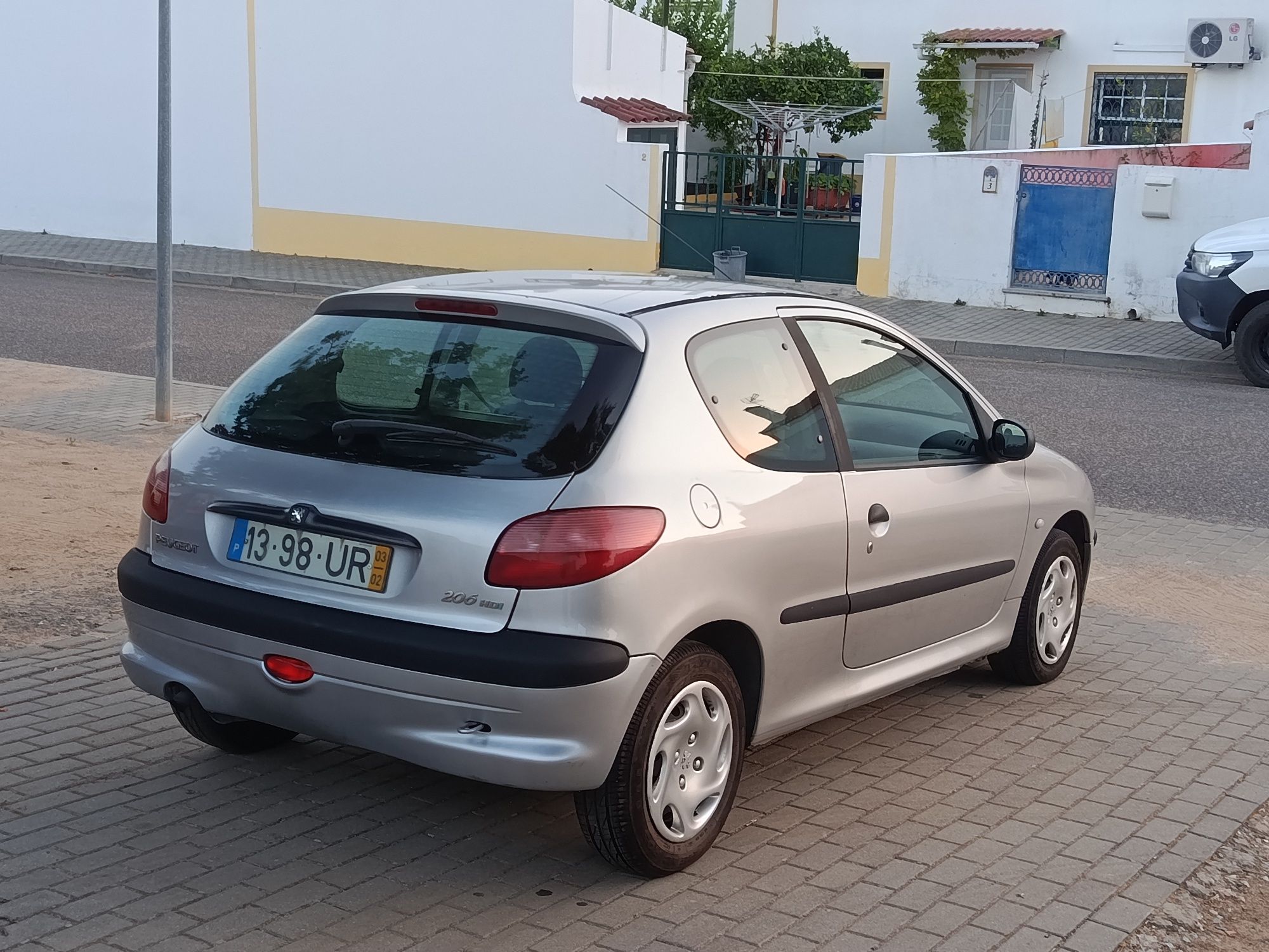 Vendo ou troco Peugeot 206 1.4 HDi 2 lugares com AC 2003-03 bom estado