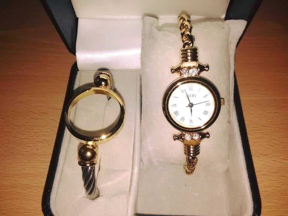 Relógio de pulso de senhora com duas braceletes