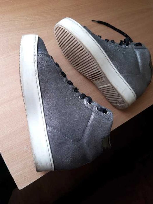 Buty wiązane na platformie r.38 srebrne, siwe z brokatem
