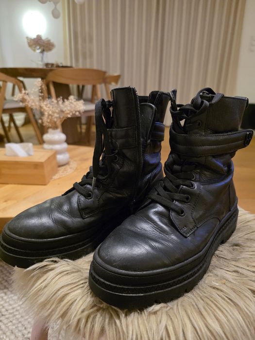 Wyższe czarne trapery s.Oliver rozm.38