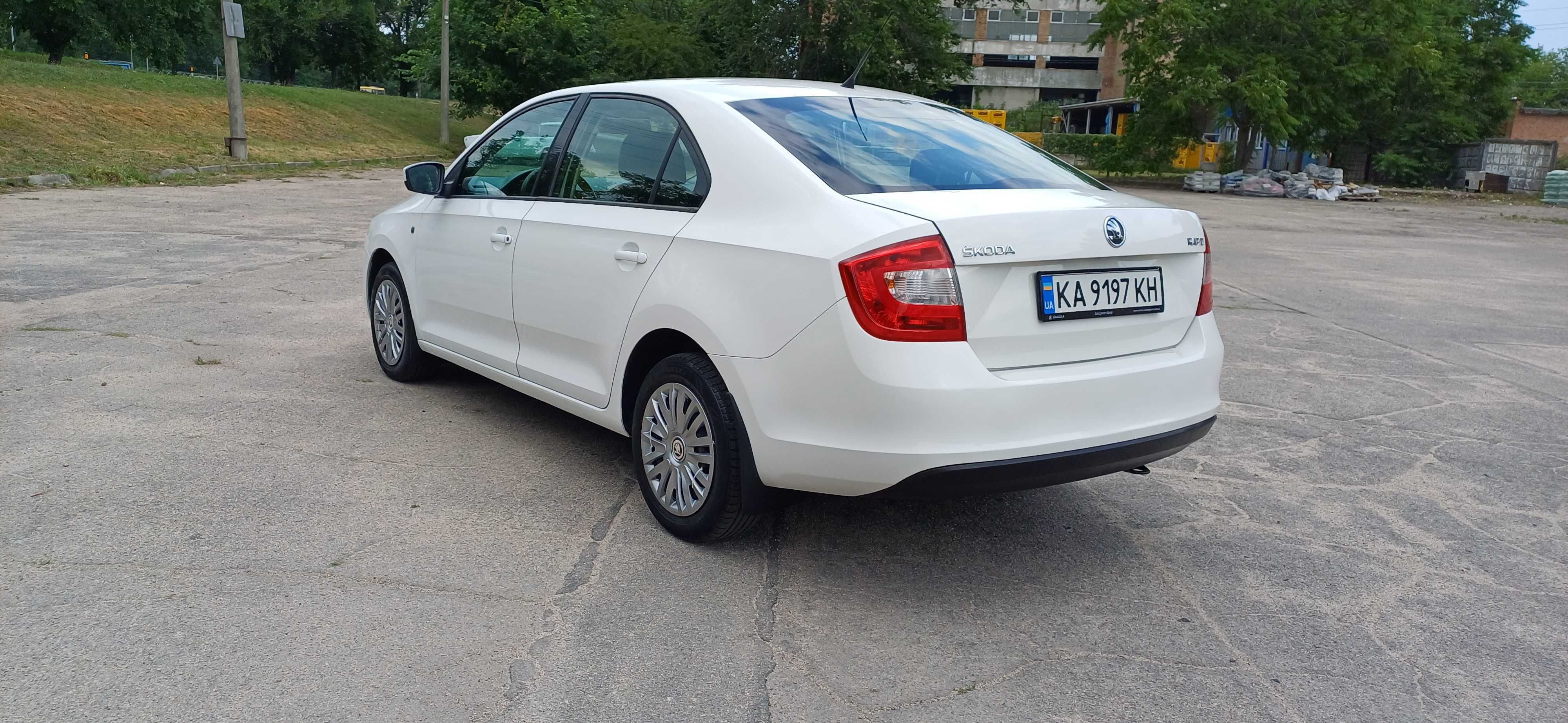 Офіційна Skoda Rapid 1.6 МРІ ГАЗ-Бензин 2013 року