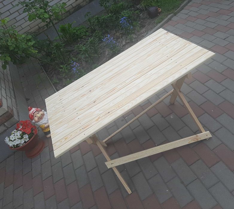 Отличный деревянный раскладной стол.Дача ,торговля   .