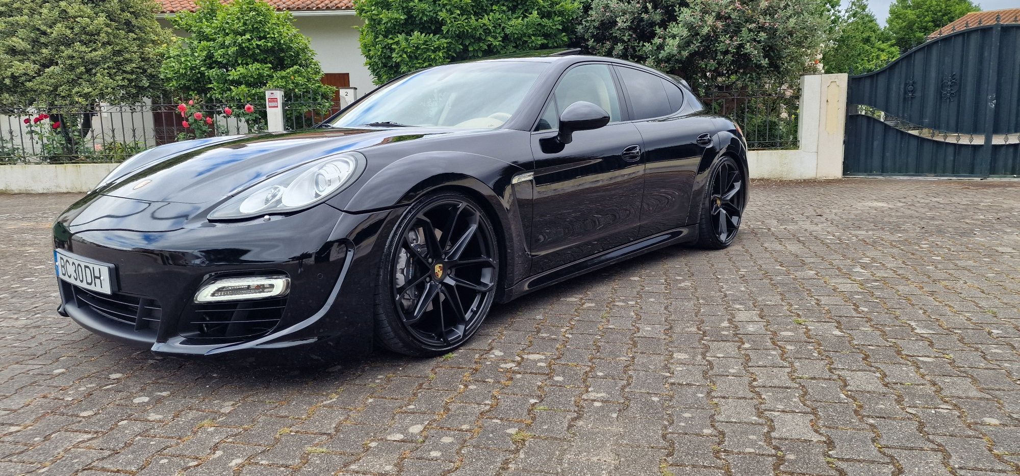 Porsche panamera 3.0d kit kahn design