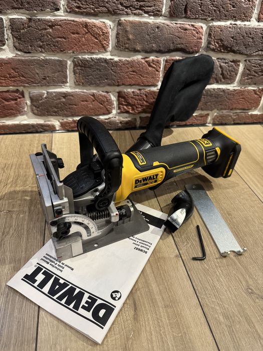 Фрезер ламельный DeWALT DCW682b