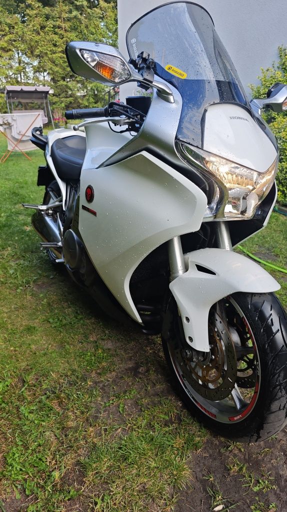 Honda VFR 1200F .