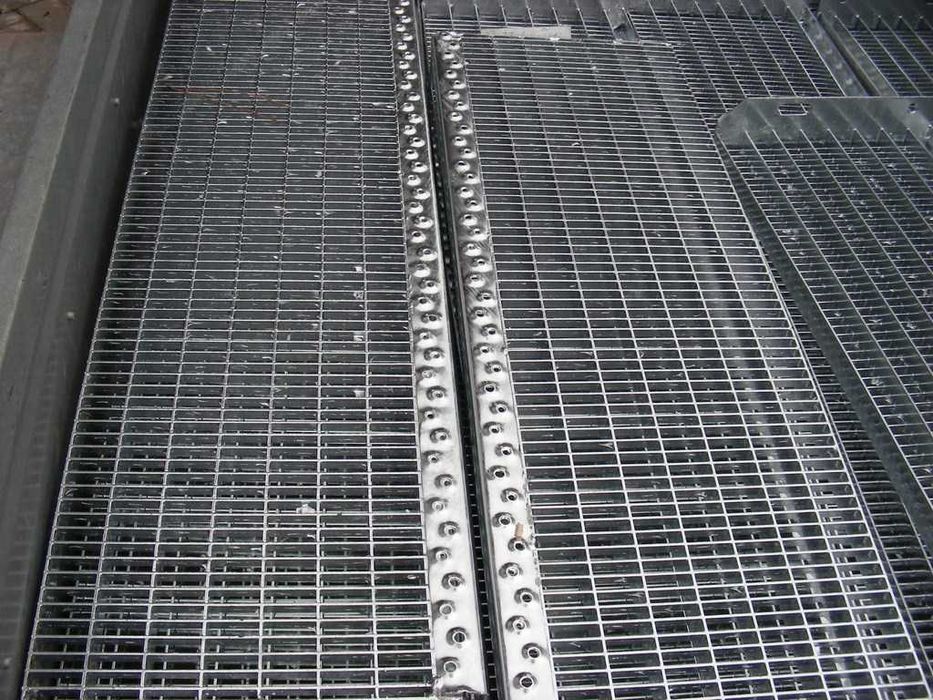 Nowość !! Stopnie metalowe drobne oczko 34x11 1000x270mm / wysyłka