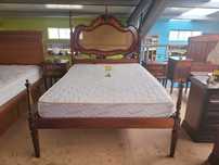 Cama antiga estilo D. Maria com cabeceira em palhinha - Muito bom es