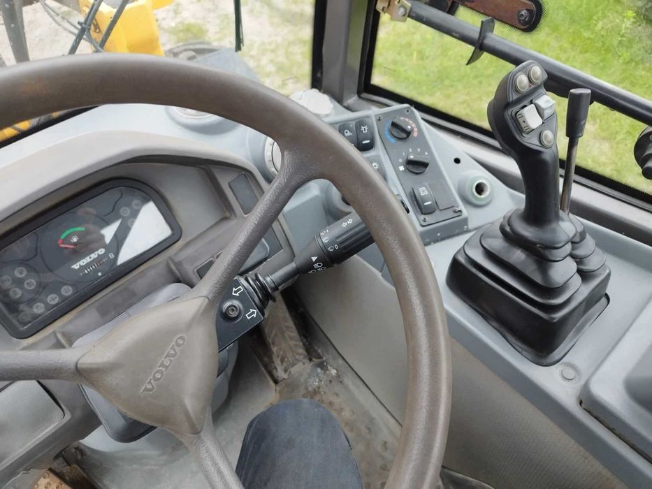 Ładowarka Volvo L25F sprowadzona 4400 MTH opony 90% zadbana