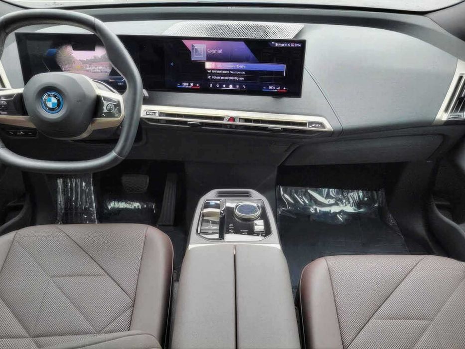 BMW iX xDrive50      2024