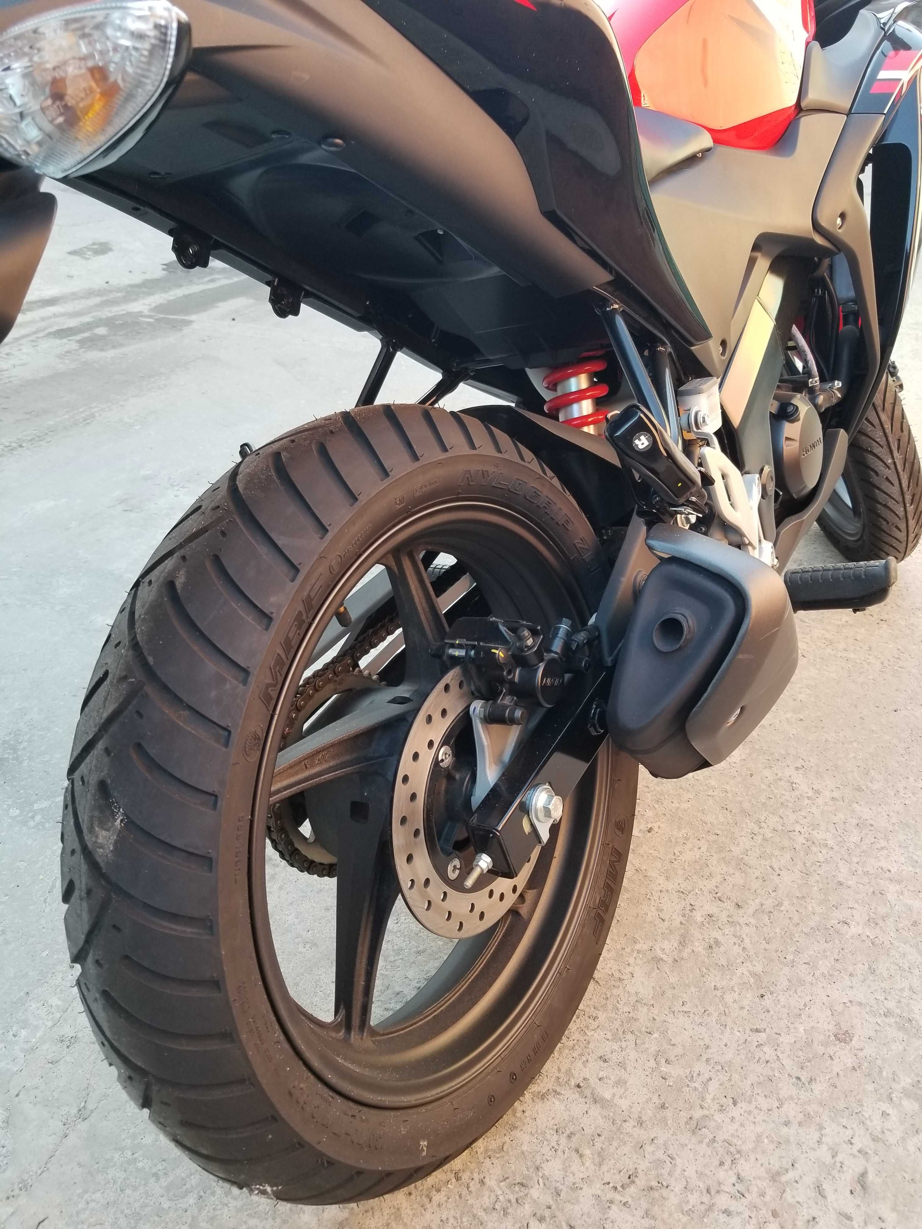 Мотоцикл Honda CBR 150 R